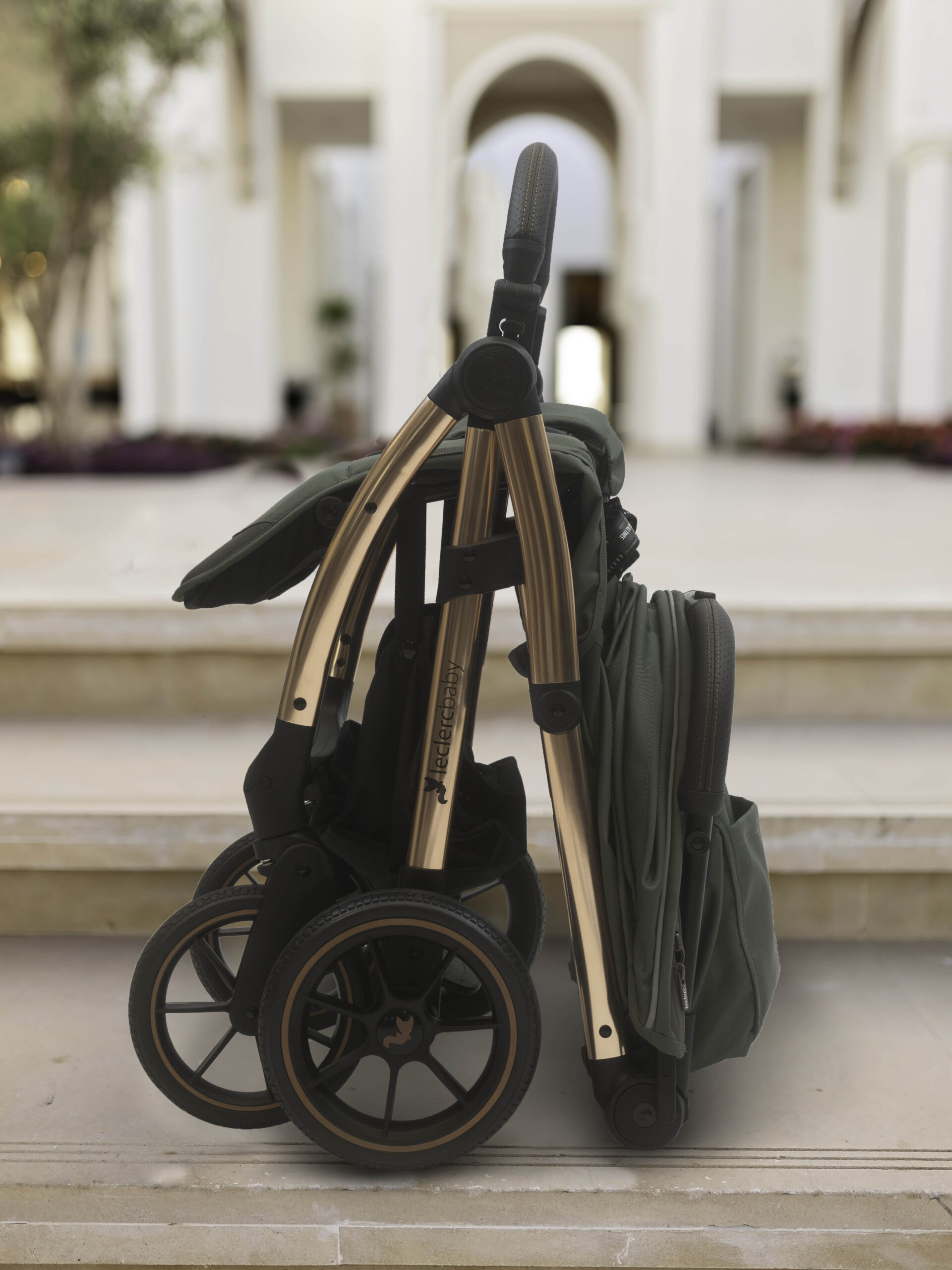 03. Influencer XL on stairs